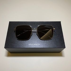 Gentle Monster - Diane sunglasses Fashion Oversized Gold Frame with Black Lenses